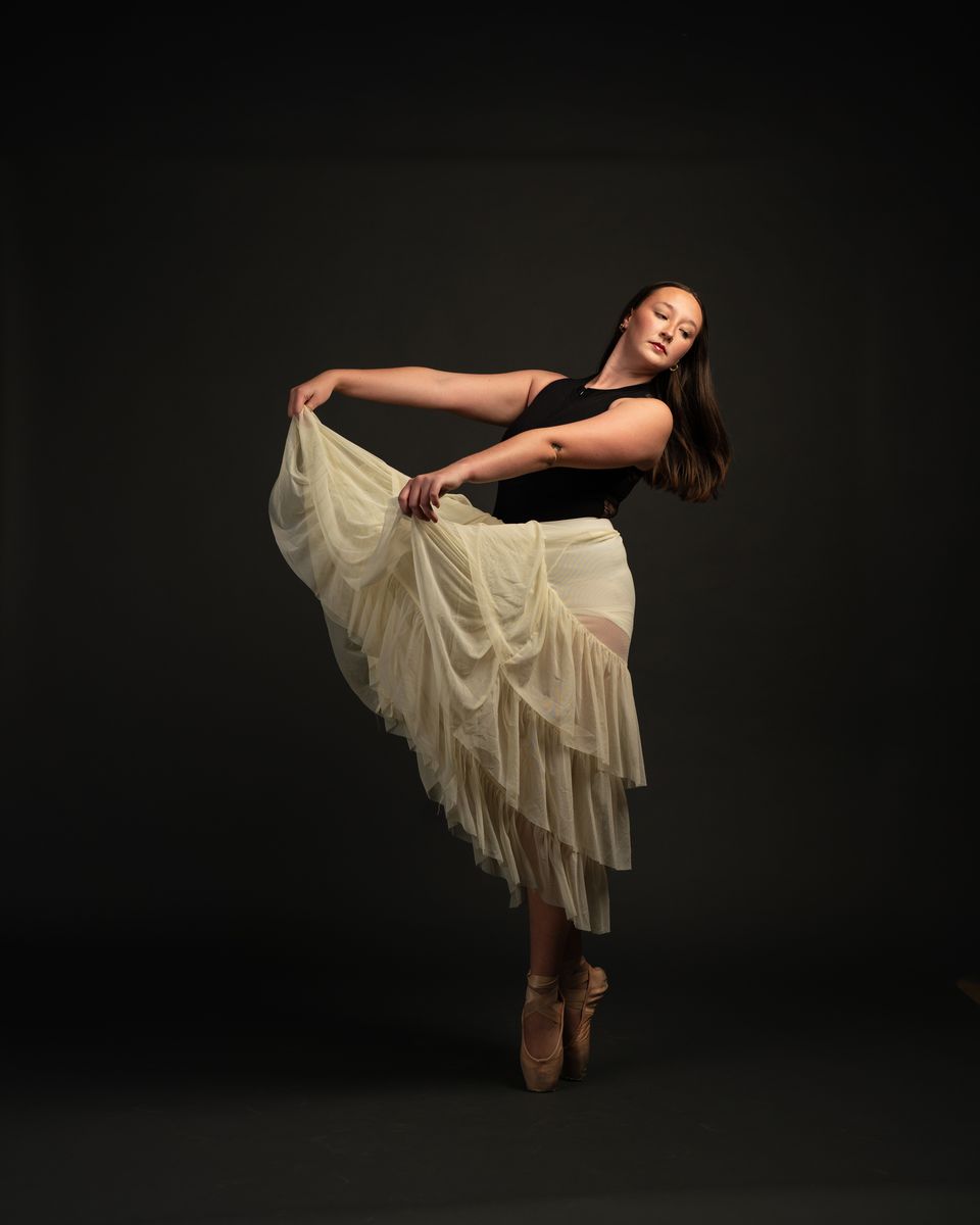 Ballet dancer en pointe with flowing skirt